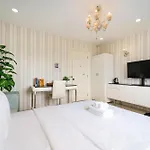 Win Hotel & Apartment